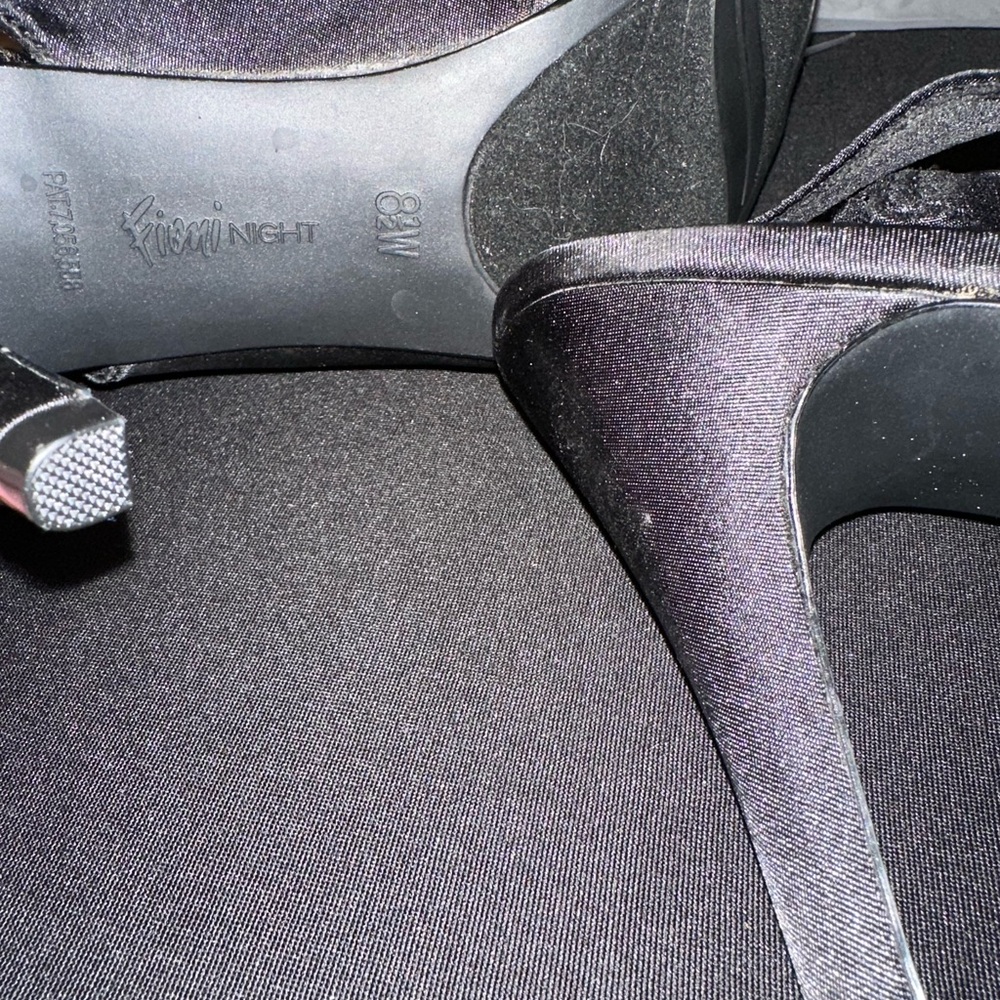 FIONI Black Heels with Bow Accent - Picture 9 of 10